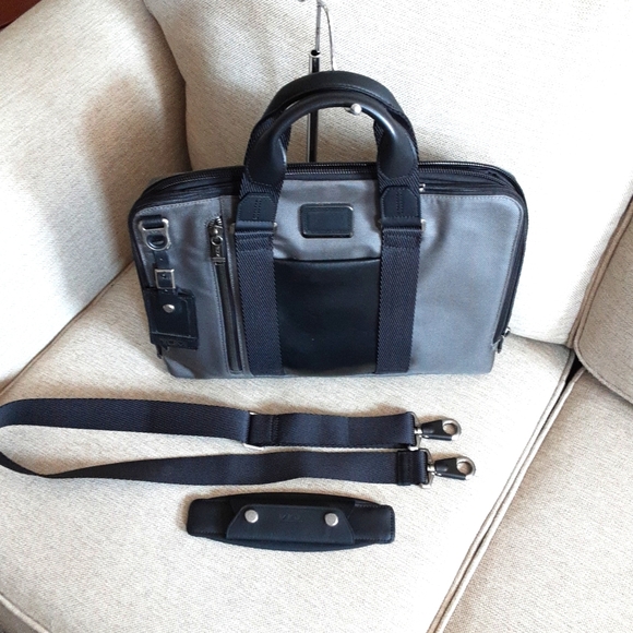 Tumi briefcase laptop bag Unisex New Deal  Firm price ‼️‼️‼️‼️‼️‼️‼️‼️ - Picture 1 of 13